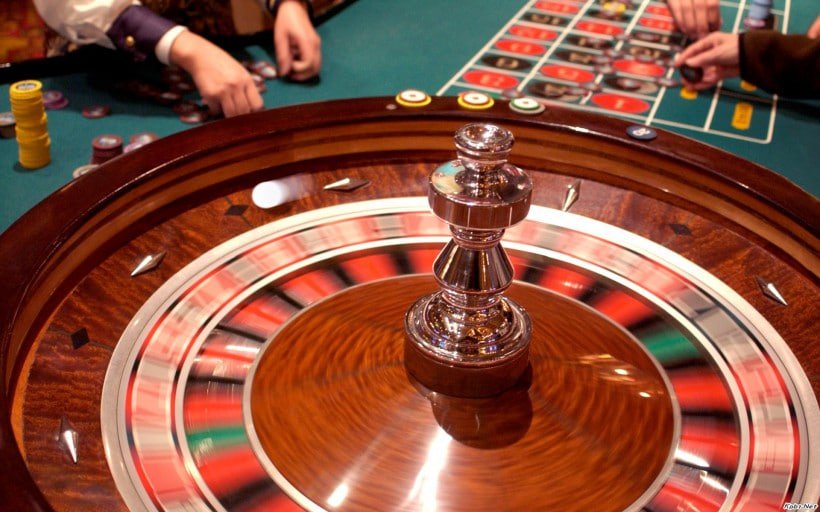 Antarmuka permainan live casino gtrtoto dengan dealer sedang bermain blackjack